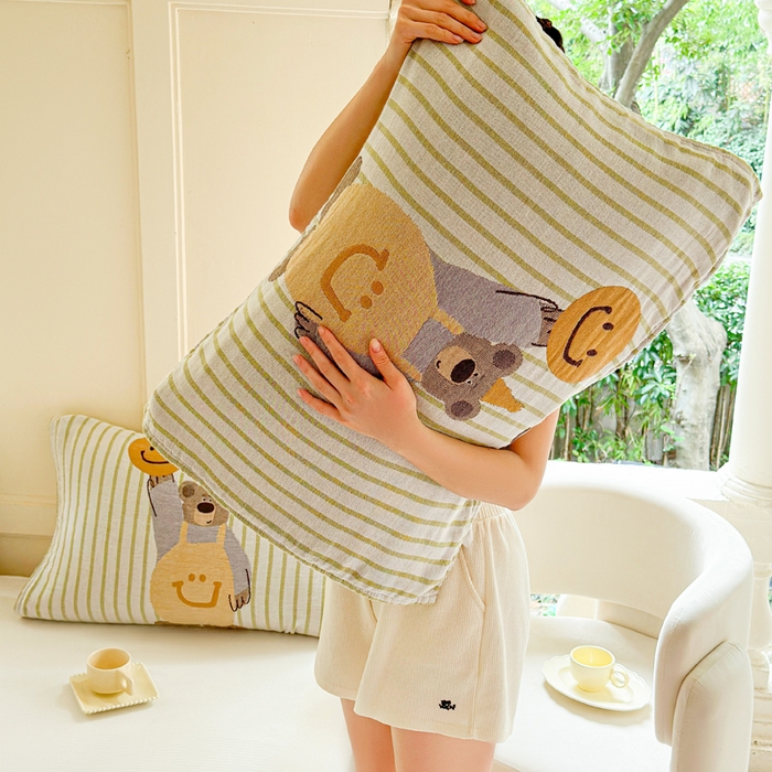 91家纺网 家纺一手货源 找家纺 朴尔家纺-毛巾被 2025新款全棉纯棉多柔AB版定位四层纱布枕巾单枕巾枕巾单件 玩趣南瓜熊 52x75cm枕巾一对