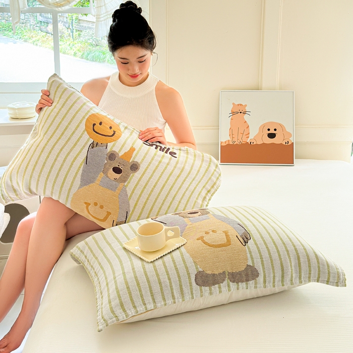 91家纺网 家纺一手货源 找家纺 朴尔家纺-毛巾被 2025新款全棉纯棉多柔AB版定位四层纱布枕巾单枕巾枕巾单件 玩趣南瓜熊 52x75cm枕巾一对