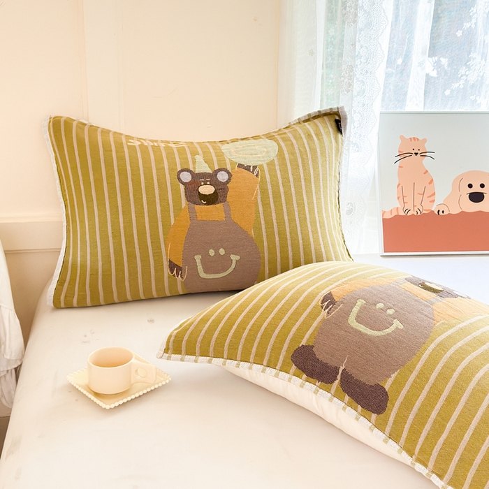 91家纺网 家纺一手货源 找家纺 朴尔家纺-毛巾被 2025新款全棉纯棉多柔AB版定位四层纱布枕巾单枕巾枕巾单件 玩趣南瓜熊 52x75cm枕巾一对