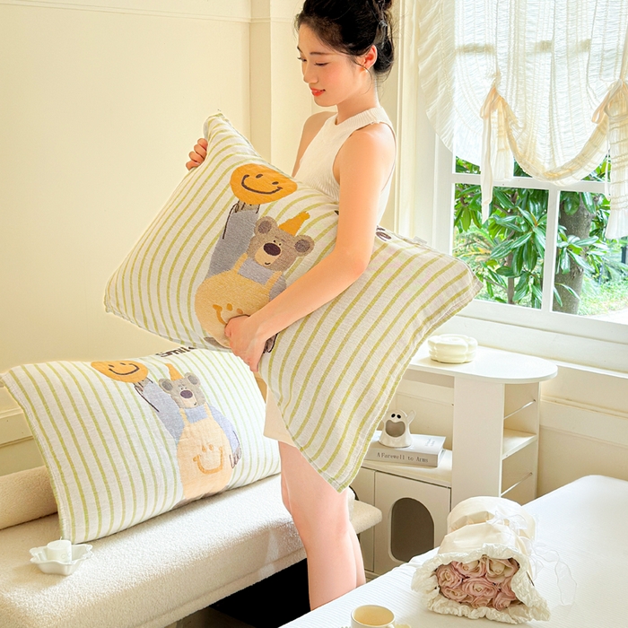 91家纺网 家纺一手货源 找家纺 朴尔家纺-毛巾被 2025新款全棉纯棉多柔AB版定位四层纱布枕巾单枕巾枕巾单件 玩趣南瓜熊 52x75cm枕巾一对