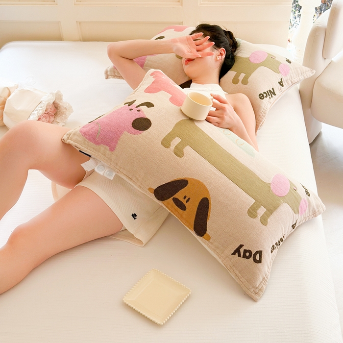 91家纺网 家纺一手货源 找家纺 朴尔家纺-毛巾被 2025新款全棉纯棉多柔AB版定位四层纱布枕巾单枕巾枕巾单件 狗狗巴士 52x75cm枕巾一对