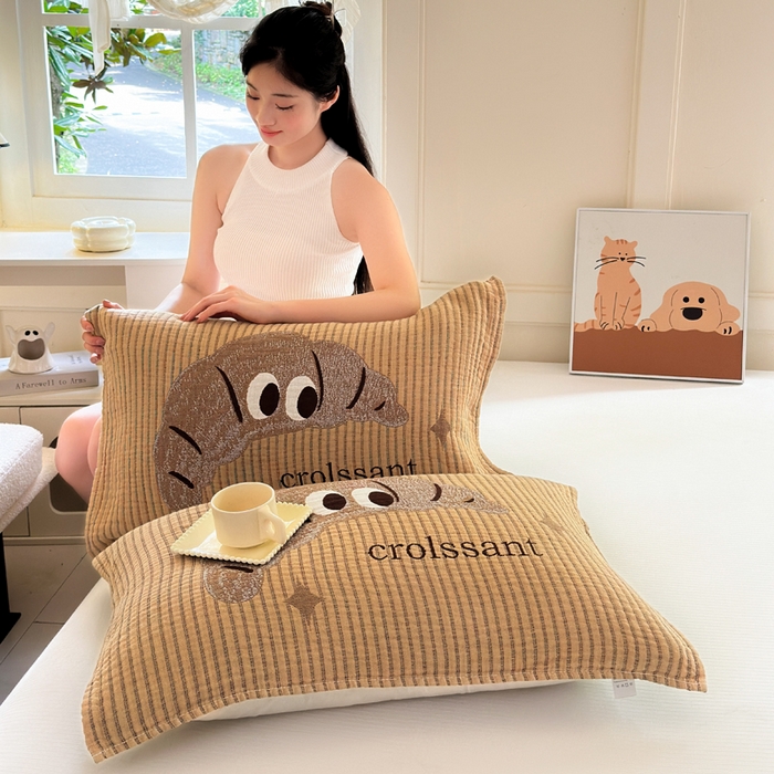 91家纺网 家纺一手货源 找家纺 朴尔家纺-毛巾被 2025新款全棉纯棉多柔AB版定位四层纱布枕巾单枕巾枕巾单件 牛角甜包 52x75cm枕巾一对