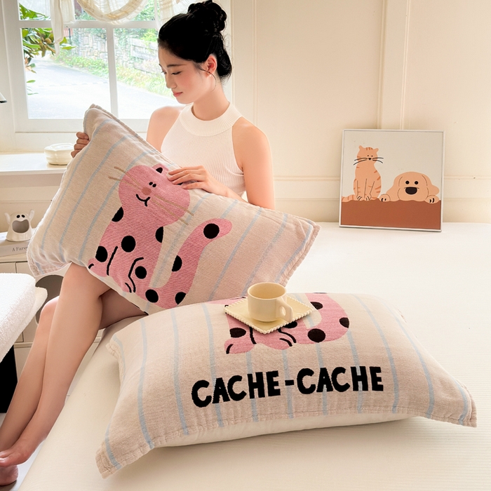 91家纺网 家纺一手货源 找家纺 朴尔家纺-毛巾被 2025新款全棉纯棉多柔AB版定位四层纱布枕巾单枕巾枕巾单件 粉红猫 52x75cm枕巾一对