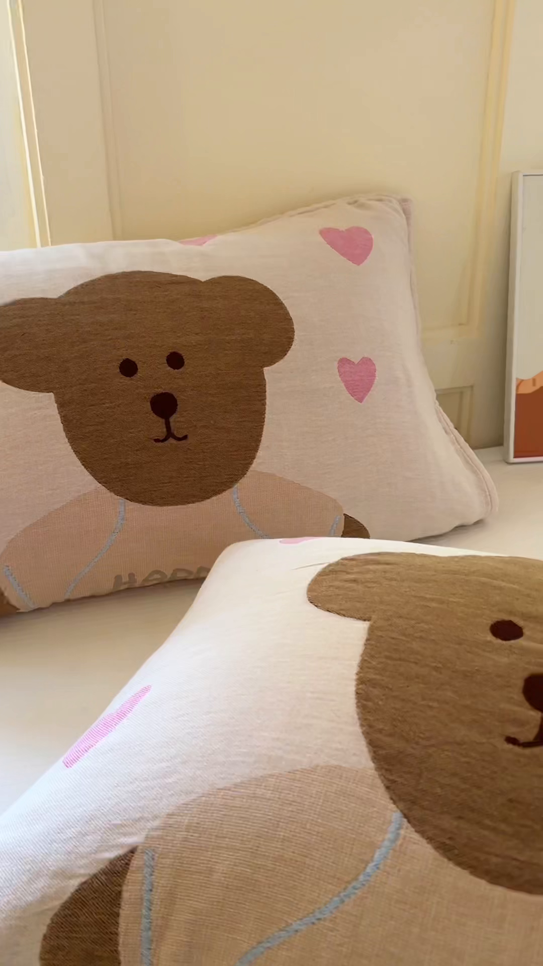 91家纺网 家纺一手货源 找家纺 朴尔家纺-毛巾被 2025新款全棉纯棉多柔AB版定位四层纱布枕巾单枕巾枕巾单件 桃心熊 52x75cm枕巾一对