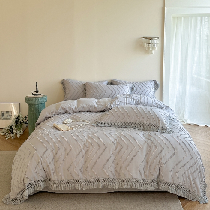 91家纺网 家纺一手货源 找家纺 缘生活 2025新款素色简约立体剪花流苏四件套 剪花波浪+流苏浅灰