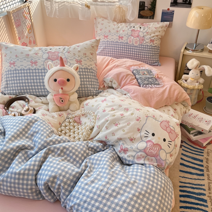 91家纺网 家纺一手货源 找家纺 卡迪熊家纺 2025新款水洗双层纱双拼碎花四件套 甜心猫咪