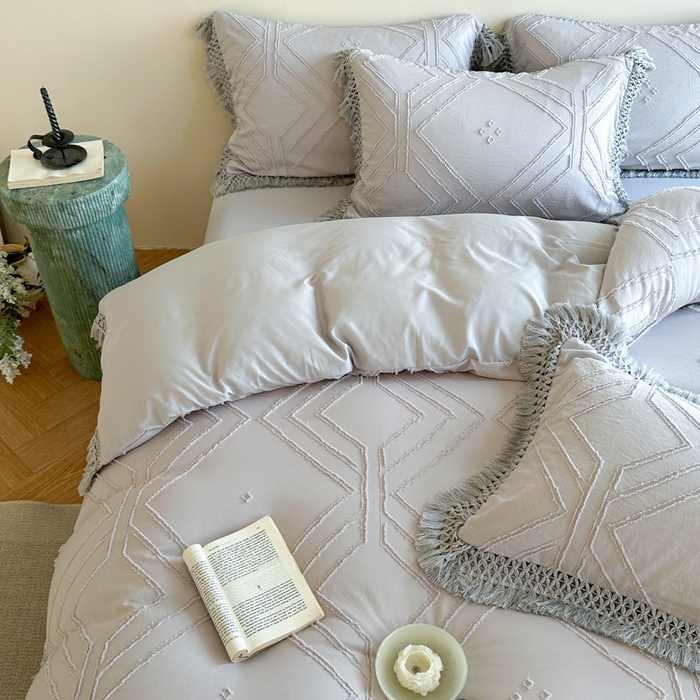 91家纺网 家纺一手货源 找家纺 缘生活 2025新款素色简约立体剪花流苏四件套 剪花大方格+流苏浅灰