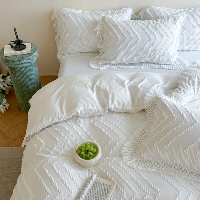 91家纺网 家纺一手货源 找家纺 缘生活 2025新款素色简约立体剪花流苏四件套 剪花波浪+流苏白色