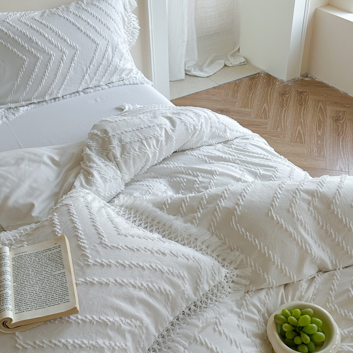 91家纺网 家纺一手货源 找家纺 缘生活 2025新款素色简约立体剪花流苏四件套 剪花波浪+流苏白色