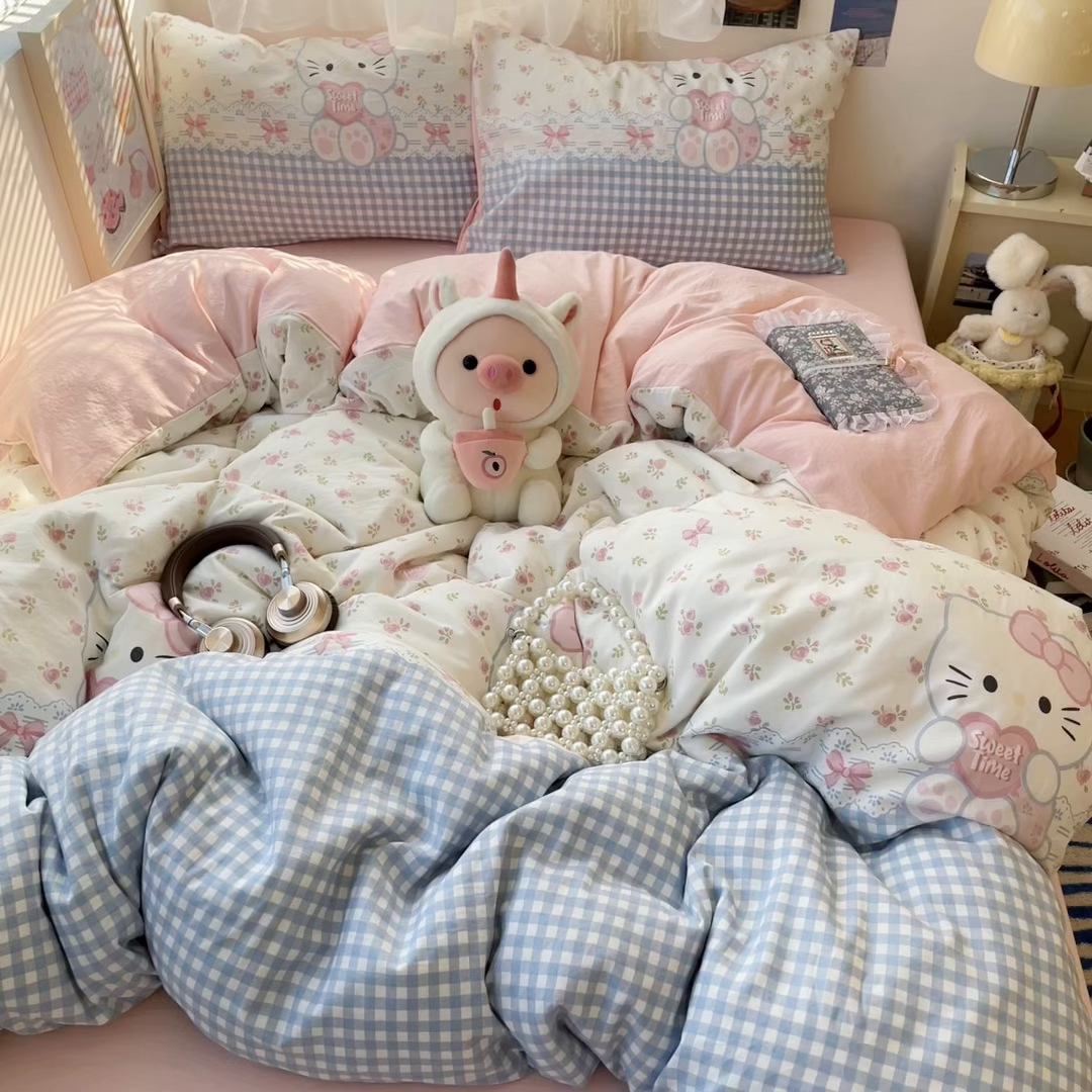 91家纺网 家纺一手货源 找家纺 卡迪熊家纺 2025新款水洗双层纱双拼碎花四件套 甜心猫咪