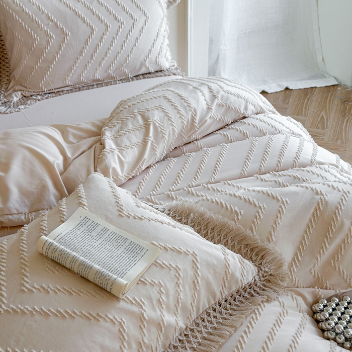 91家纺网 家纺一手货源 找家纺 缘生活 2025新款素色简约立体剪花流苏四件套 剪花波浪+流苏卡其