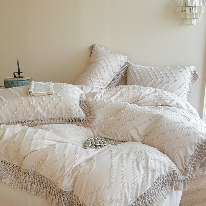 91家纺网 家纺一手货源 找家纺 缘生活 2025新款素色简约立体剪花流苏四件套 剪花波浪+流苏卡其