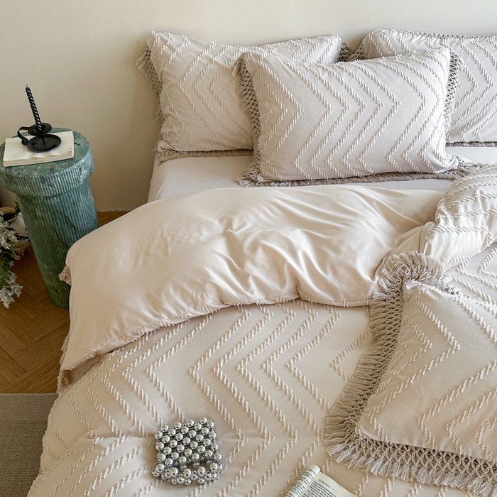 91家纺网 家纺一手货源 找家纺 缘生活 2025新款素色简约立体剪花流苏四件套 剪花波浪+流苏卡其