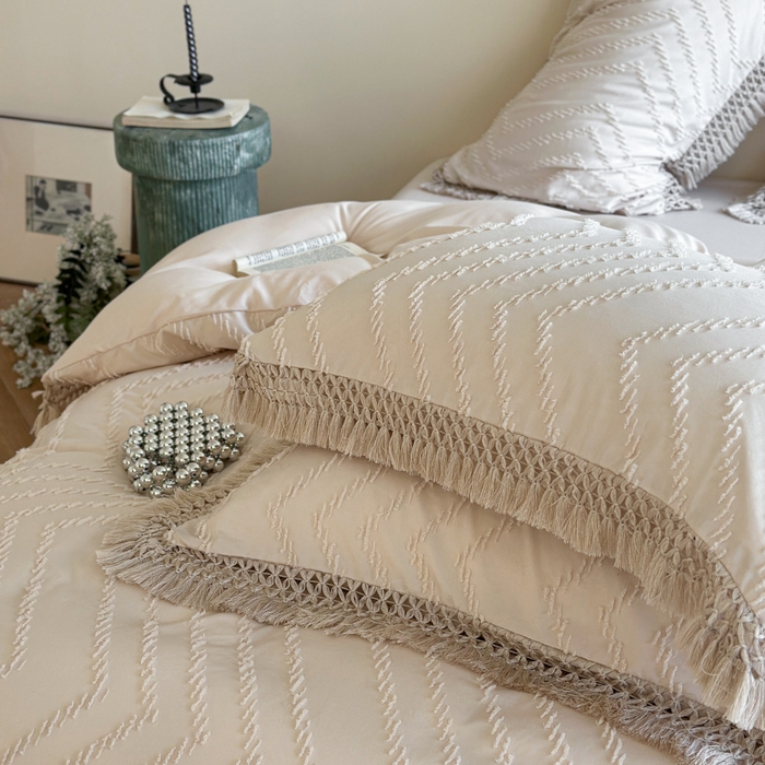 91家纺网 家纺一手货源 找家纺 缘生活 2025新款素色简约立体剪花流苏四件套 剪花波浪+流苏卡其