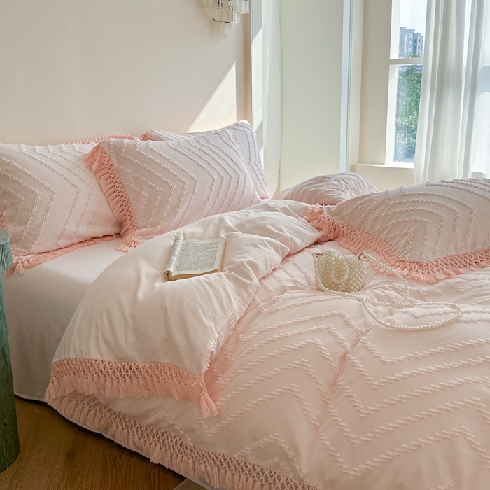 91家纺网 家纺一手货源 找家纺 缘生活 2025新款素色简约立体剪花流苏四件套 剪花波浪+流苏浅粉