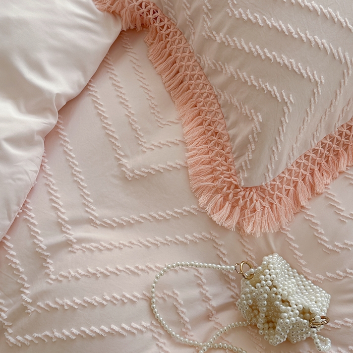 91家纺网 家纺一手货源 找家纺 缘生活 2025新款素色简约立体剪花流苏四件套 剪花波浪+流苏浅粉