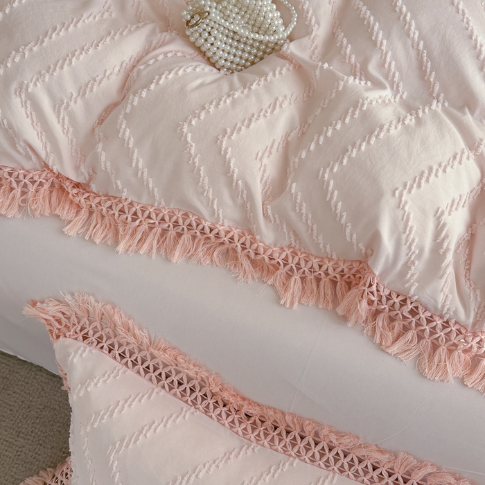 91家纺网 家纺一手货源 找家纺 缘生活 2025新款素色简约立体剪花流苏四件套 剪花波浪+流苏浅粉