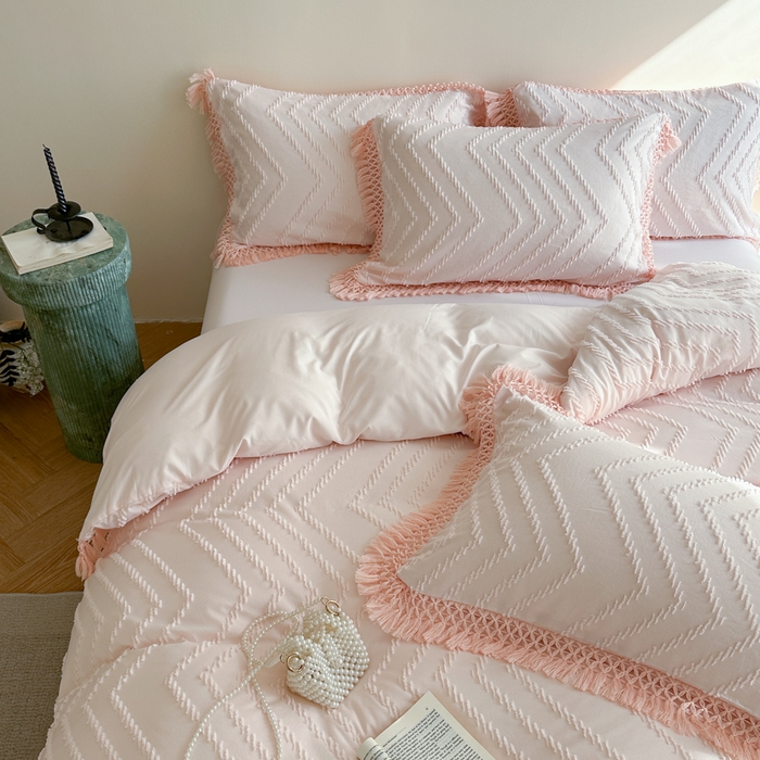 91家纺网 家纺一手货源 找家纺 缘生活 2025新款素色简约立体剪花流苏四件套 剪花波浪+流苏浅粉