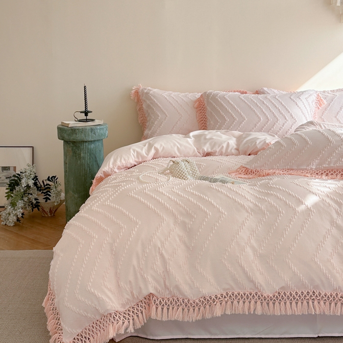 91家纺网 家纺一手货源 找家纺 缘生活 2025新款素色简约立体剪花流苏四件套 剪花波浪+流苏浅粉