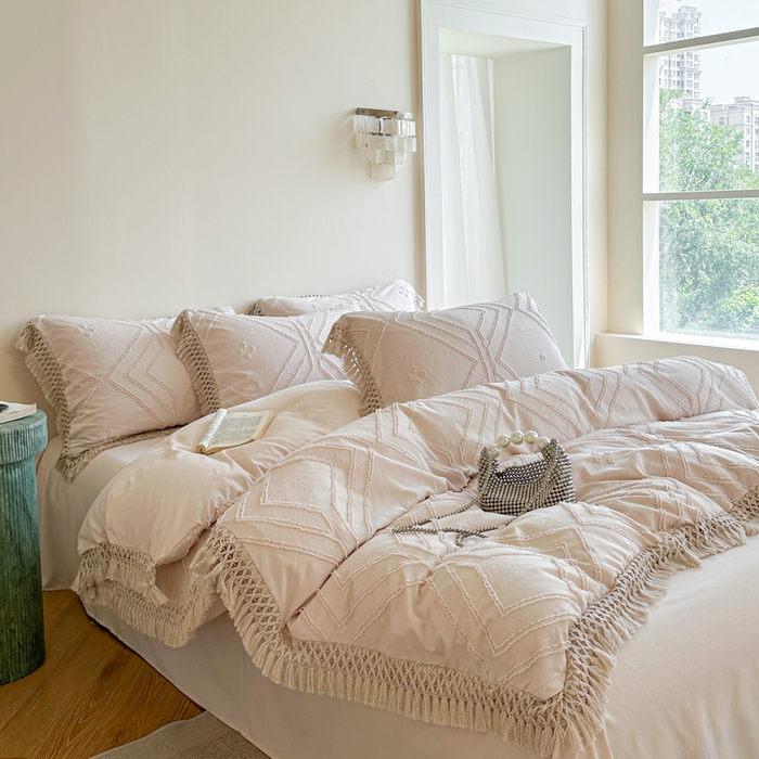 91家纺网 家纺一手货源 找家纺 缘生活 2025新款素色简约立体剪花流苏四件套 剪花大方格+流苏卡其