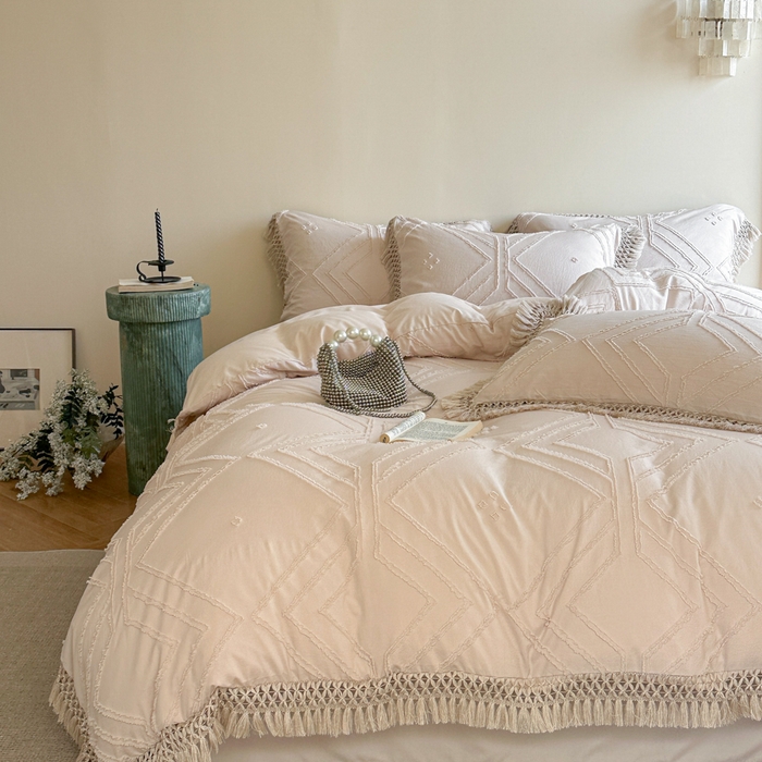 91家纺网 家纺一手货源 找家纺 缘生活 2025新款素色简约立体剪花流苏四件套 剪花大方格+流苏卡其