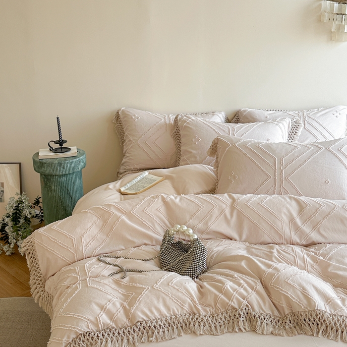 91家纺网 家纺一手货源 找家纺 缘生活 2025新款素色简约立体剪花流苏四件套 剪花大方格+流苏卡其