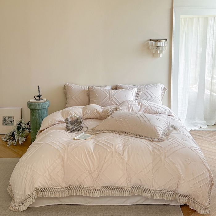 91家纺网 家纺一手货源 找家纺 缘生活 2025新款素色简约立体剪花流苏四件套 剪花大方格+流苏卡其