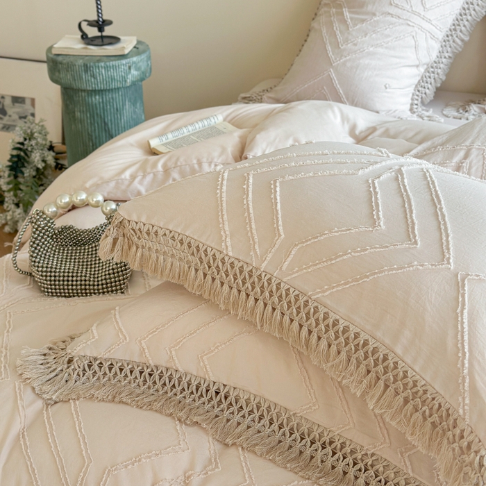 91家纺网 家纺一手货源 找家纺 缘生活 2025新款素色简约立体剪花流苏四件套 剪花大方格+流苏卡其