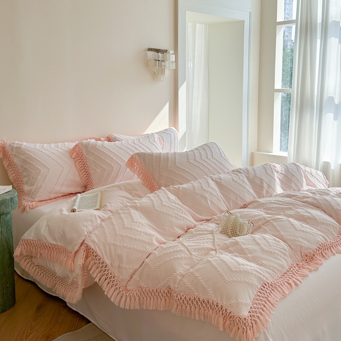 91家纺网 家纺一手货源 找家纺 缘生活 2025新款素色简约立体剪花流苏四件套 剪花波浪+流苏浅粉