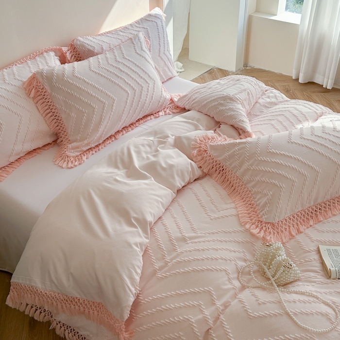 91家纺网 家纺一手货源 找家纺 缘生活 2025新款素色简约立体剪花流苏四件套 剪花波浪+流苏浅粉