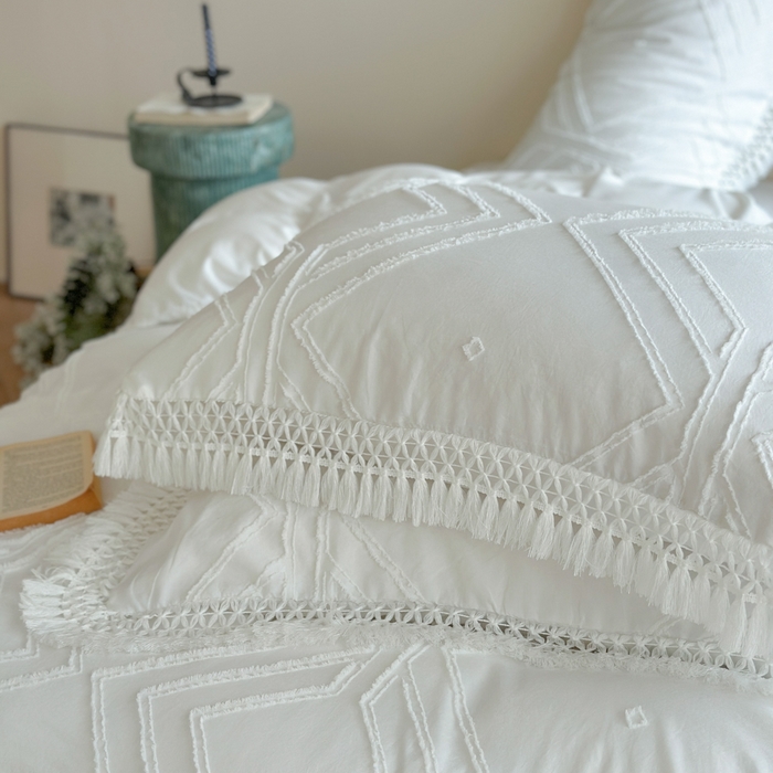 91家纺网 家纺一手货源 找家纺 缘生活 2025新款素色简约立体剪花流苏四件套 剪花大方格+流苏白色