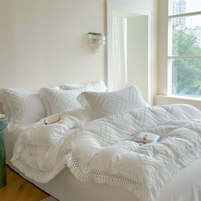 91家纺网 家纺一手货源 找家纺 缘生活 2025新款素色简约立体剪花流苏四件套 剪花大方格+流苏白色