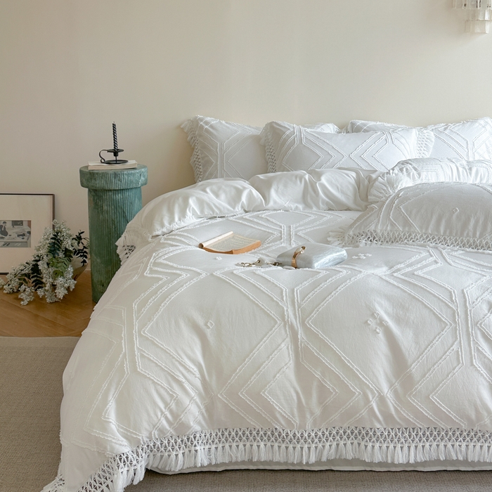 91家纺网 家纺一手货源 找家纺 缘生活 2025新款素色简约立体剪花流苏四件套 剪花大方格+流苏白色