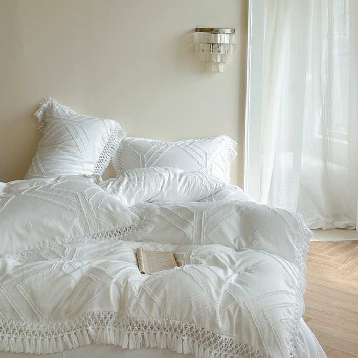 91家纺网 家纺一手货源 找家纺 缘生活 2025新款素色简约立体剪花流苏四件套 剪花大方格+流苏白色