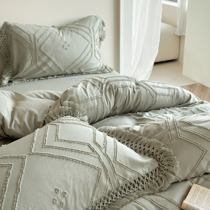 91家纺网 家纺一手货源 找家纺 缘生活 2025新款素色简约立体剪花流苏四件套 剪花大方格+流苏旧绿