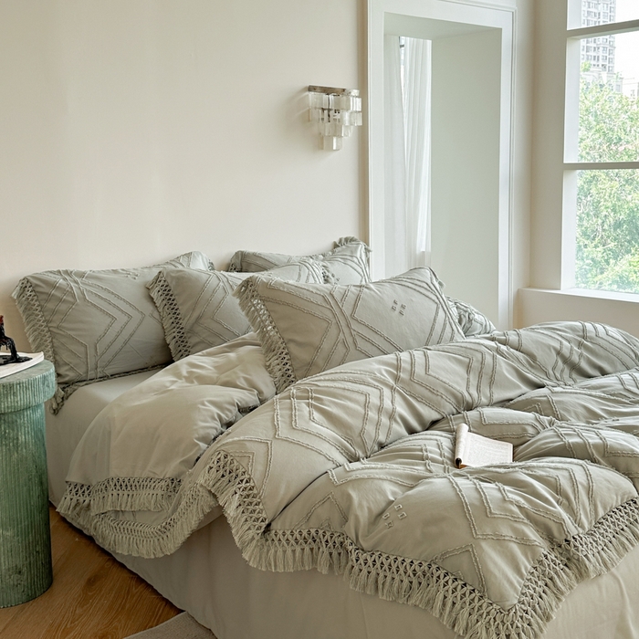 91家纺网 家纺一手货源 找家纺 缘生活 2025新款素色简约立体剪花流苏四件套 剪花大方格+流苏旧绿