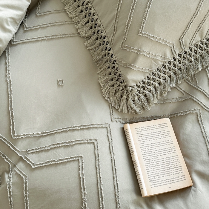 91家纺网 家纺一手货源 找家纺 缘生活 2025新款素色简约立体剪花流苏四件套 剪花大方格+流苏旧绿