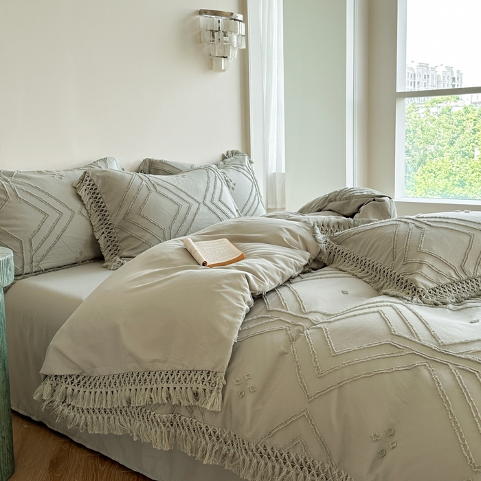 91家纺网 家纺一手货源 找家纺 缘生活 2025新款素色简约立体剪花流苏四件套 剪花大方格+流苏旧绿