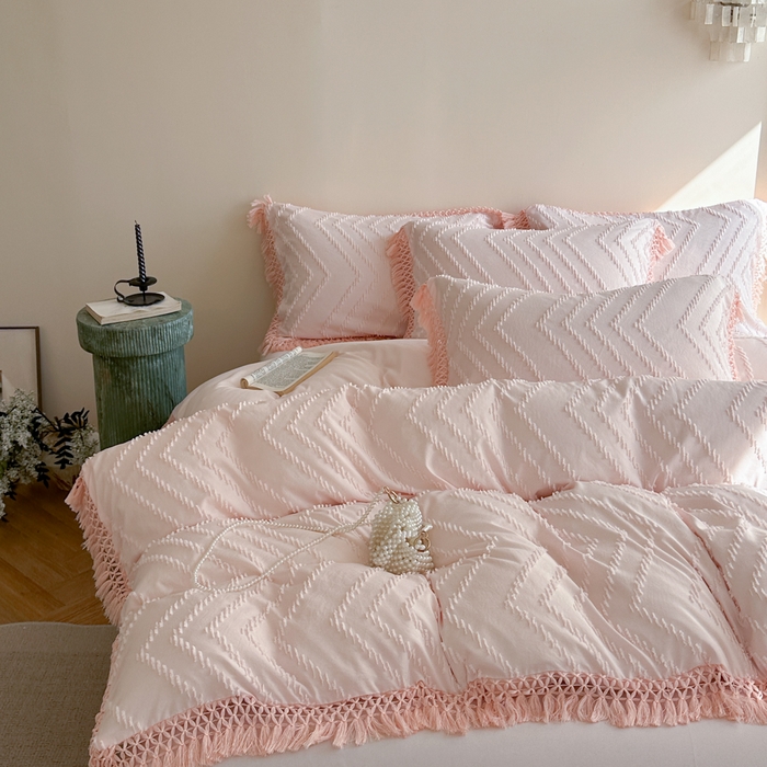 91家纺网 家纺一手货源 找家纺 缘生活 2025新款素色简约立体剪花流苏四件套 剪花波浪+流苏浅粉