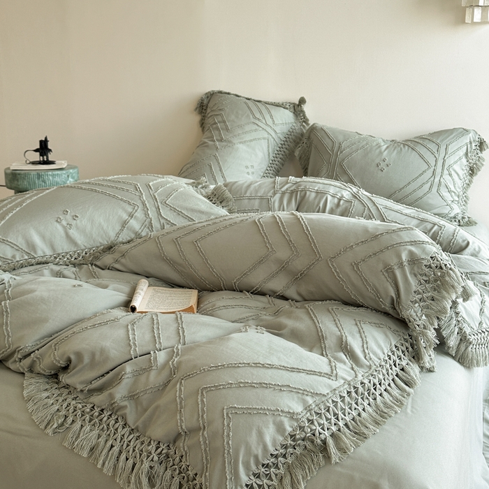 91家纺网 家纺一手货源 找家纺 缘生活 2025新款素色简约立体剪花流苏四件套 剪花大方格+流苏旧绿