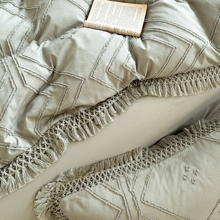 91家纺网 家纺一手货源 找家纺 缘生活 2025新款素色简约立体剪花流苏四件套 剪花大方格+流苏旧绿