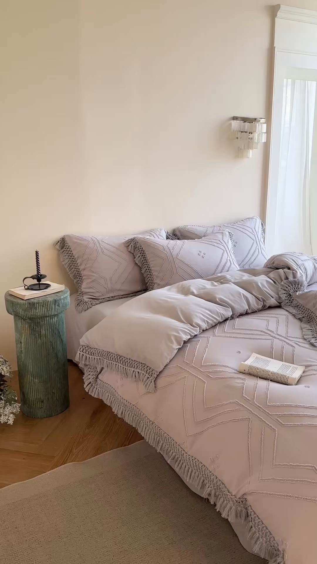 91家纺网 家纺一手货源 找家纺 缘生活 2025新款素色简约立体剪花流苏四件套 剪花大方格+流苏浅灰