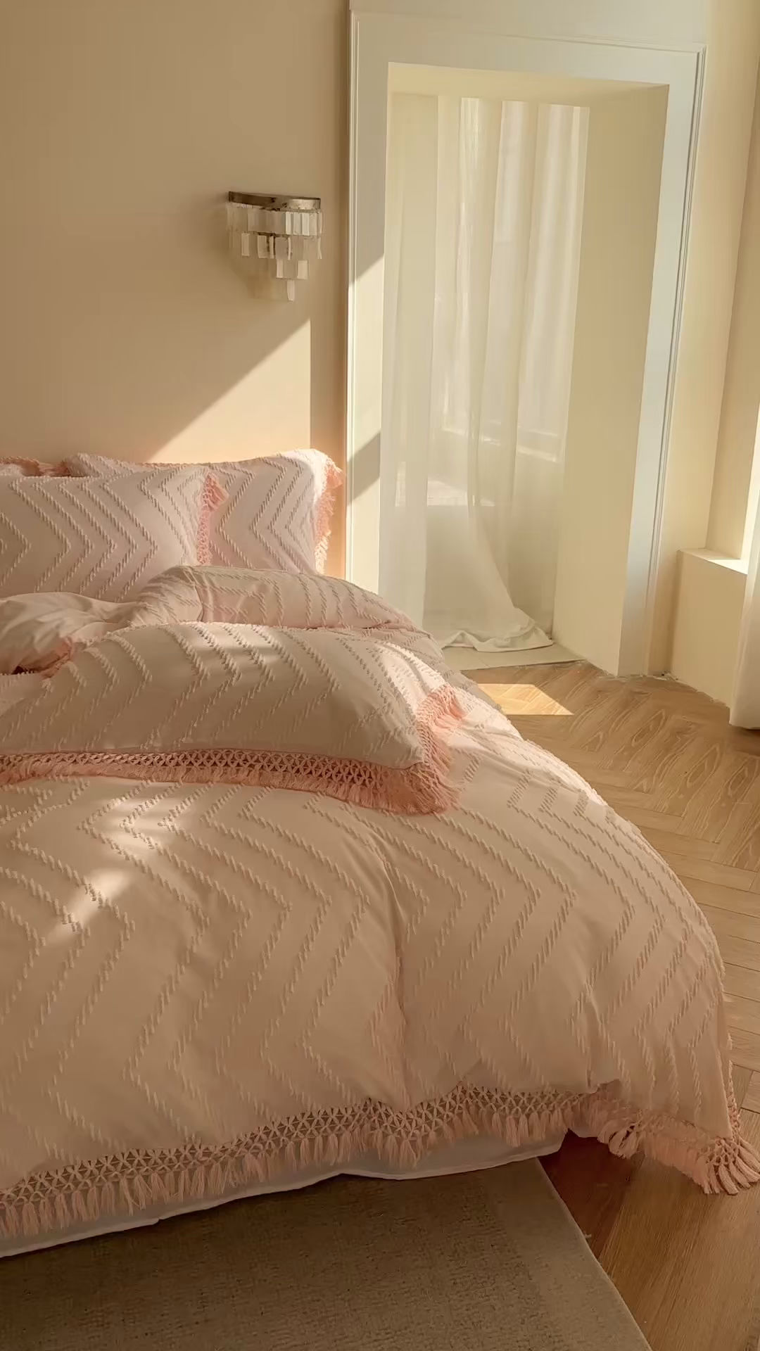 91家纺网 家纺一手货源 找家纺 缘生活 2025新款素色简约立体剪花流苏四件套 剪花波浪+流苏浅粉