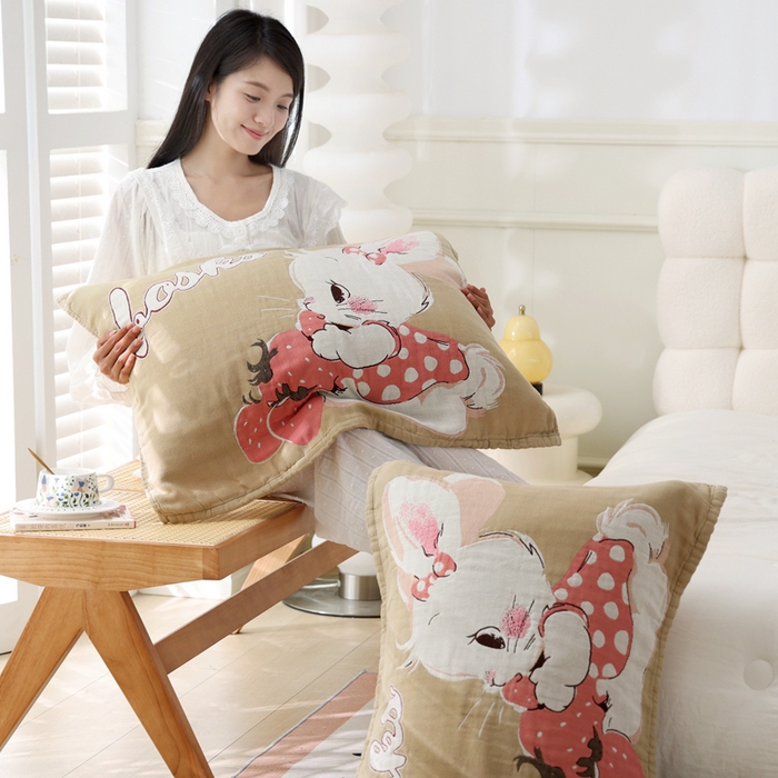 91家纺网 家纺一手货源 找家纺 朴尔家纺-毛巾被 2025新款全棉纯棉欣软系列定位四层加厚柔软纱布枕巾单枕巾枕巾单件 草莓兔 52x75cm枕巾一对