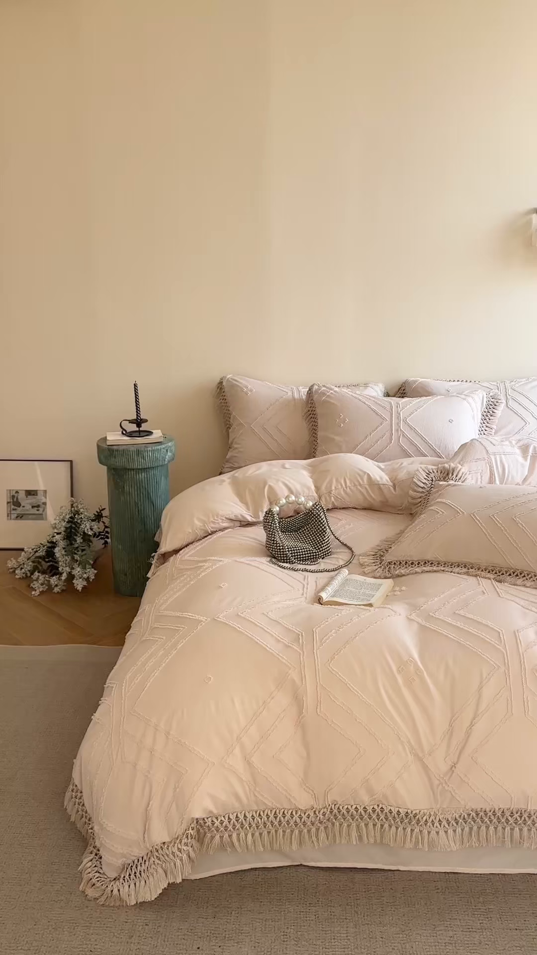 91家纺网 家纺一手货源 找家纺 缘生活 2025新款素色简约立体剪花流苏四件套 剪花大方格+流苏卡其