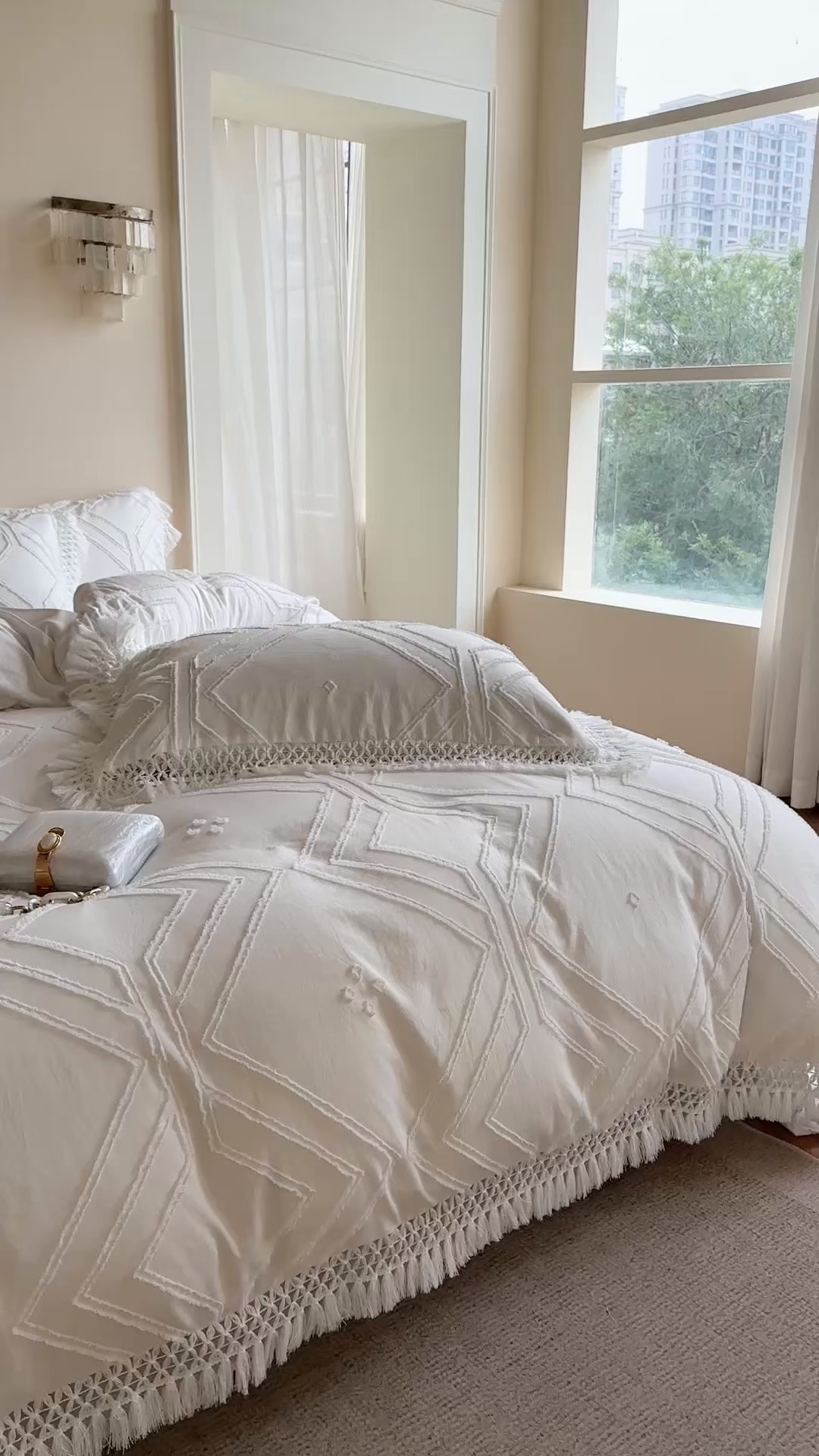 91家纺网 家纺一手货源 找家纺 缘生活 2025新款素色简约立体剪花流苏四件套 剪花大方格+流苏白色