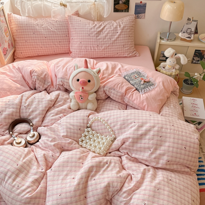 91家纺网 家纺一手货源 找家纺 卡迪熊家纺 2025新款水洗双层纱双拼碎花四件套 小小樱桃