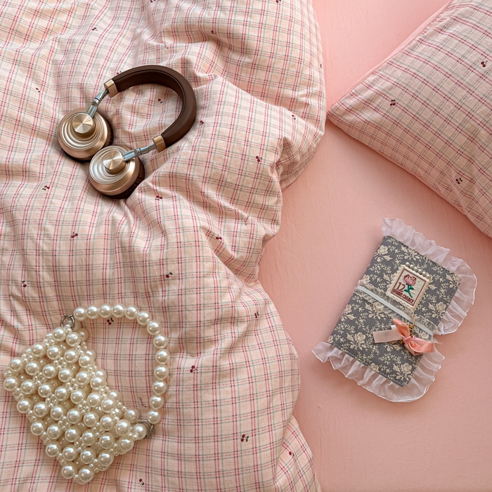 91家纺网 家纺一手货源 找家纺 卡迪熊家纺 2025新款水洗双层纱双拼碎花四件套 小小樱桃