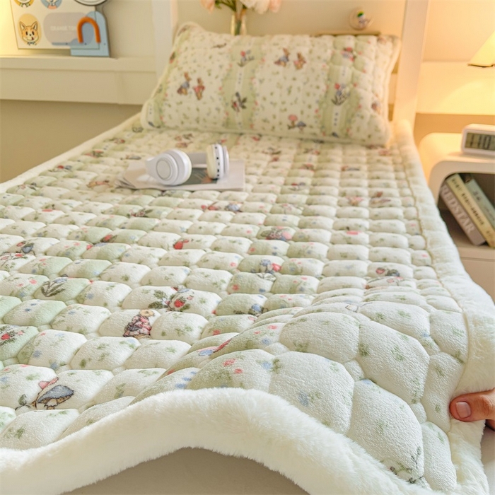 91家纺网 家纺一手货源 找家纺 （总）梵朴 2025新款学生宿舍上下铺牛奶绒夹棉床垫床护垫床褥子