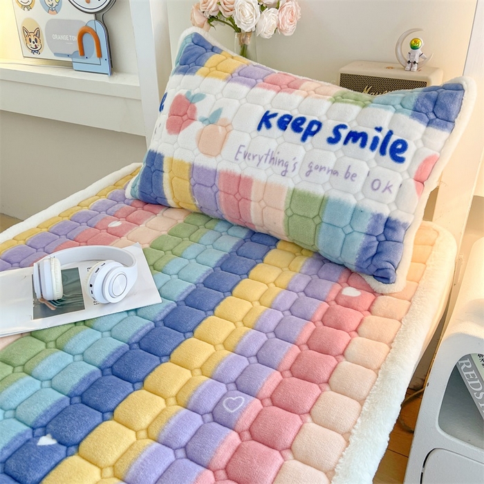 91家纺网 家纺一手货源 找家纺 （总）梵朴 2025新款学生宿舍上下铺牛奶绒夹棉床垫床护垫床褥子